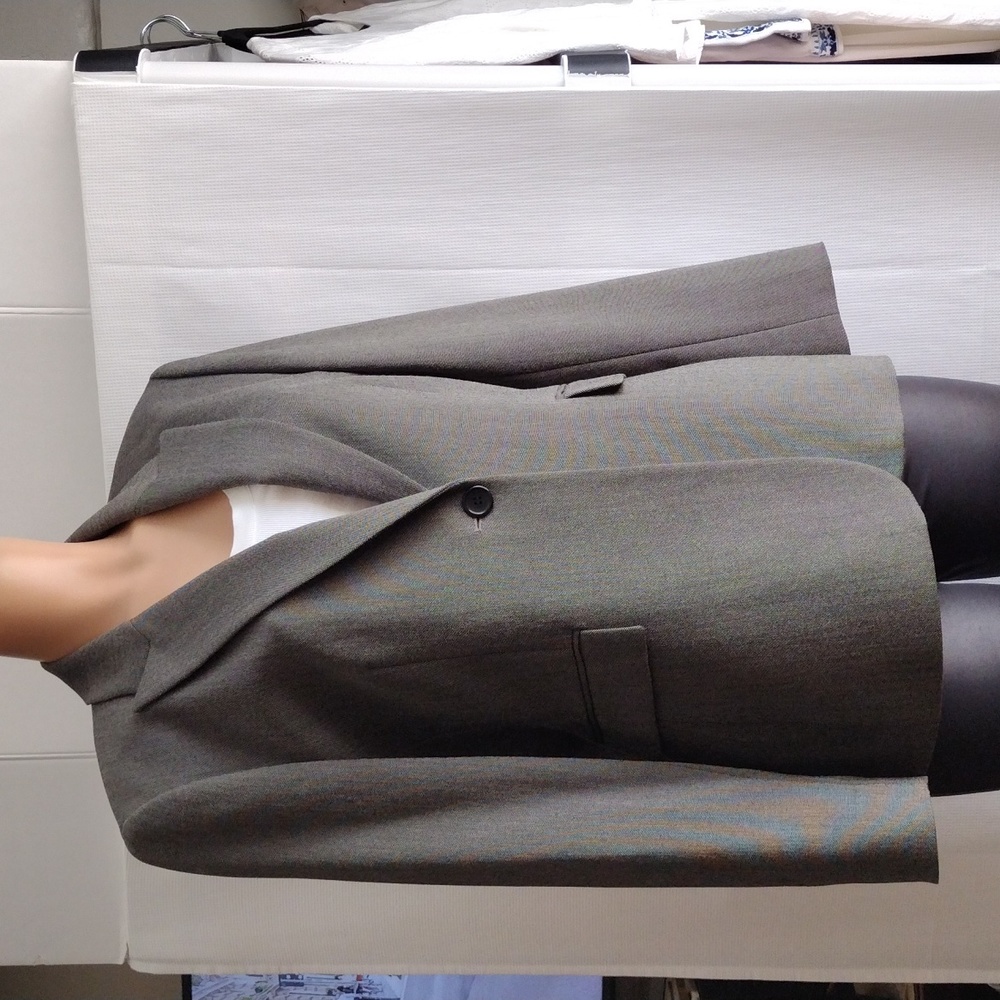 TAHARI  gray  blazer by Arthur S. Levine size 14 petite